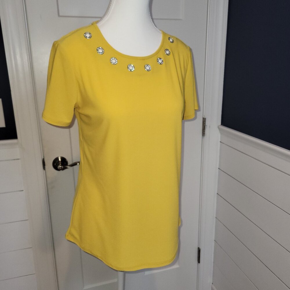 Yellow mustard colored short sleeve blouse with a touch of class -size SP